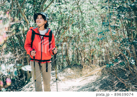 登山　トレッキング　女性 89639074