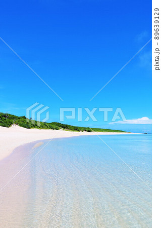 沖縄　波照間島　夏の青空と青い海 89639129