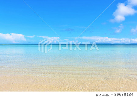 沖縄　波照間島　夏の青空と青い海 89639134