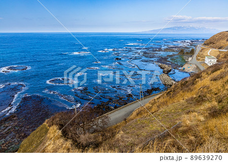 【新潟県・佐渡ジオパーク】海底火山で出来た地形 白木から三ツ屋部落 89639270
