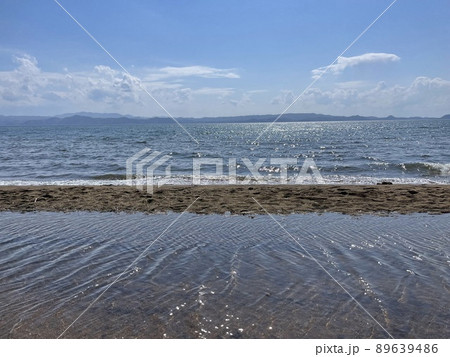 2022年5月のゴールデンウィークの福島県猪苗代湖の志田浜 89639486