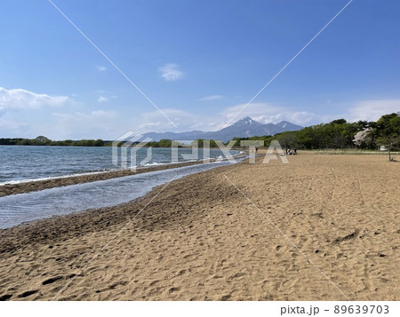 2022年5月のゴールデンウィークの福島県猪苗代湖の志田浜からの磐梯山の眺め 2022年5月のゴールデンウィークの福島県猪苗代湖の志田浜からの磐梯山の眺め 89639703