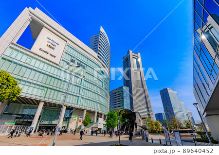 神奈川県　横浜市　桜木町駅前広場からの都市風景　コレットマーレ 89640452