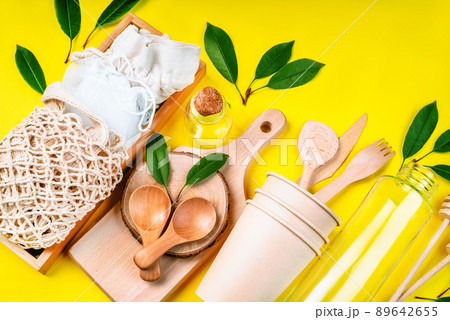 Life without Plastic.Eco friendly disposable tableware.Biodegradable craft dishes used in fast food,restaurants,takeaways,picnics.Recycling concept.Ecological tableware made of natural materials. 89642655