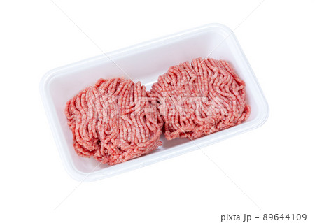 食品トレイ入り合い挽き肉【白背景】 89644109