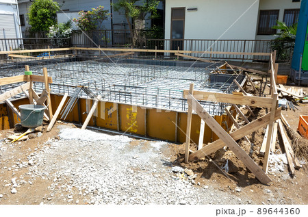 戸建て住宅の基礎工事現場のイメージ 戸建て住宅の基礎工事現場のイメージ 89644360