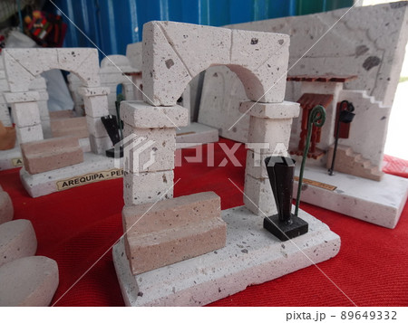 【ペルー】シラールートのお土産の置物（アレキパ） 89649332