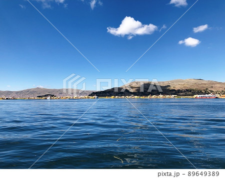【ペルー】チチカカ湖とウロス島の景色（プーノ） 89649389