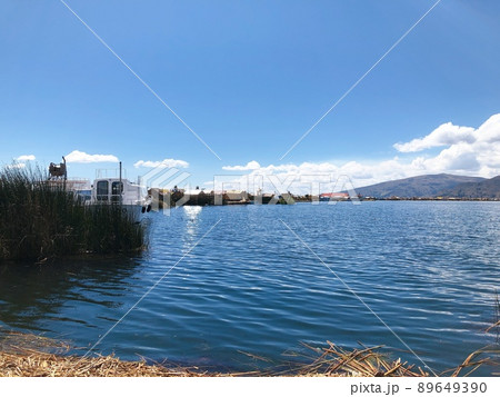 【ペルー】チチカカ湖とウロス島の景色(プーノ) 【ペルー】チチカカ湖とウロス島の景色(プーノ) 89649390
