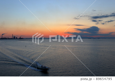 千葉・木更津「鳥居崎海浜公園」「中の島大橋」から見る夕日 89654795