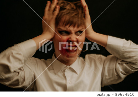 woman is a psychopath with schizophrenia and mental disorders 89654910