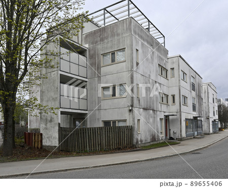old concrete house in a residential area old concrete house in a residential area 89655406