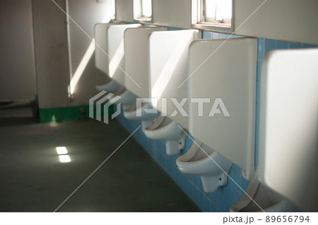 男子トイレ 89656794