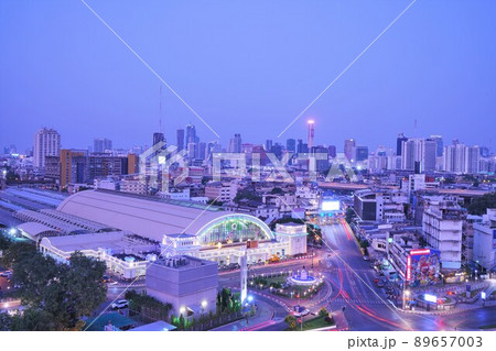 タイ王国の首都バンコクの夜景、バンコク中央駅 89657003