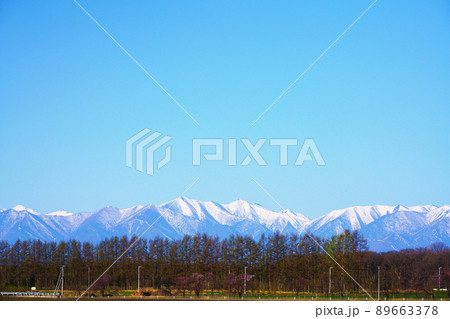 広大な春の日高山脈 北海道 広大な春の日高山脈 北海道 89663378