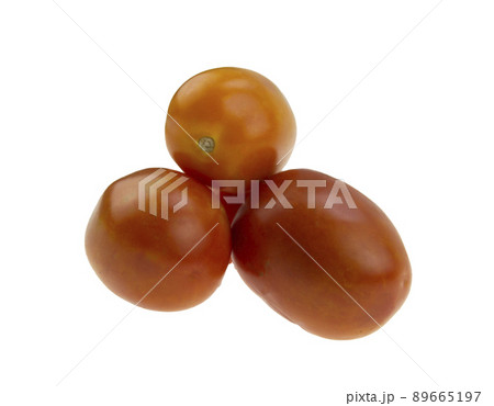 fresh red tomatoes isolated on a white background fresh red tomatoes isolated on a white background 89665197