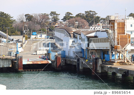 南海フェリーの発着港 和歌山港の陸上設備 89665654