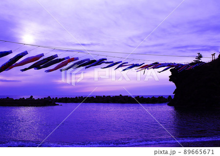 新潟県糸魚川 能生港灯台 弁天島 新潟県糸魚川 能生港灯台 弁天島 89665671
