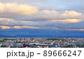 夕暮れの都市の全景 夕暮れの都市の全景 89666247