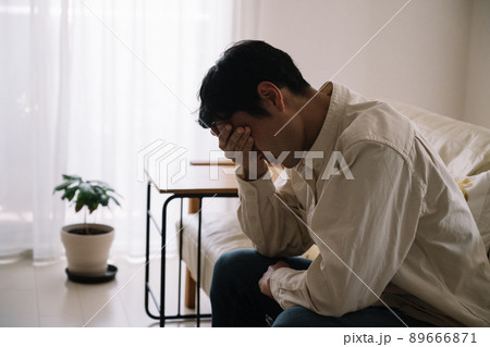 30代の悩む男性イメージ 89666871