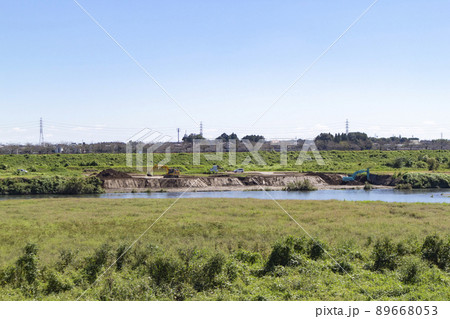 栃木県小山市を流れる思川の河川改修工事 89668053
