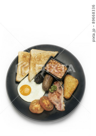 traditional english breakfast food plate on white background 89668336