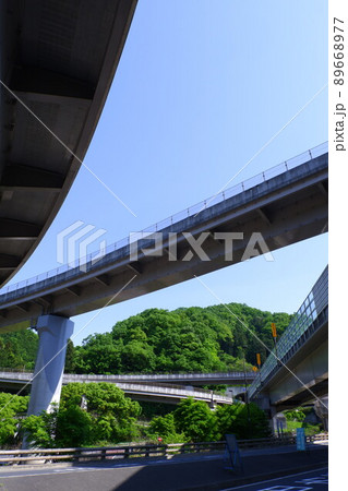 高尾山インターチェンジの高架 高尾山インターチェンジの高架 89668977