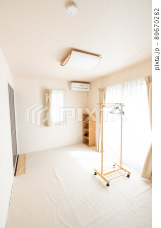 畳の部屋にDIYで絨毯を貼った和室 89670282