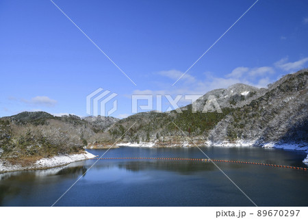 雪景色の湯原湖 雪景色の湯原湖 89670297