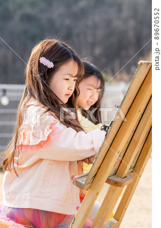 女の子 ライフスタイル 幼稚園児 89670552