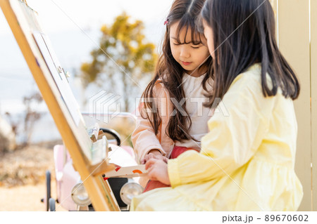 女の子 ライフスタイル 幼稚園児 89670602