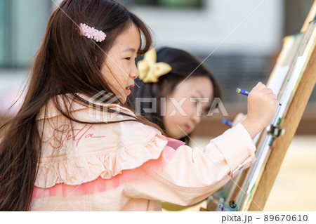 女の子 ライフスタイル 幼稚園児 89670610