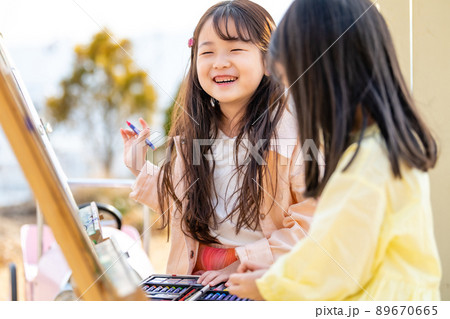 女の子 ライフスタイル 幼稚園児 89670665