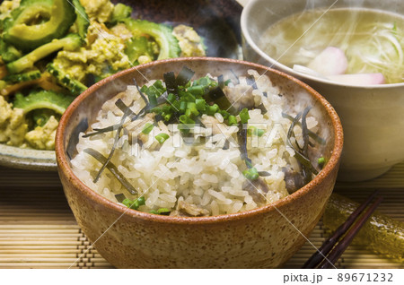 豚肉の炊き込みご飯 郷土料理/沖縄 豚肉の炊き込みご飯 郷土料理/沖縄 89671232
