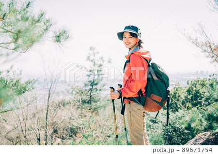 登山　女性 89671754