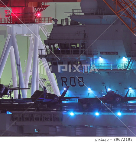 クイーンエリザベス艦載機のF-35B 89672195