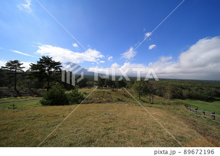 浅間牧場から見た軽井沢の自然風景 89672196