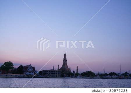 Evening View of Wat Arun in Bangkok, Thailand 89672283