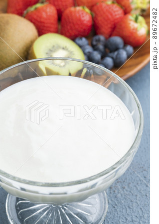 とろっとなめらかなヨーグルト 89672482