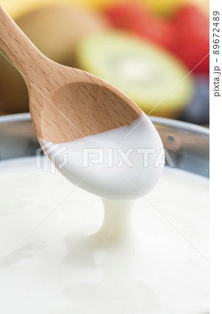 とろっとなめらかなヨーグルト 89672489
