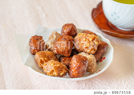 かりんとうと緑茶 89673558