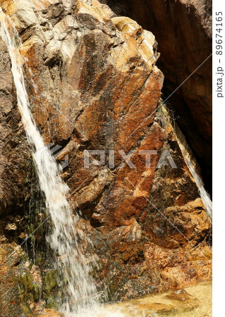 湖南アルプス山中の滝 89674165