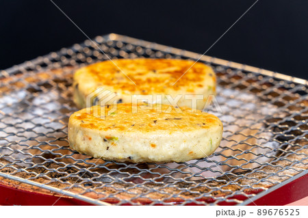 豆腐ハンバーグ 七輪で炭火焼き 豆腐ハンバーグ 七輪で炭火焼き 89676525