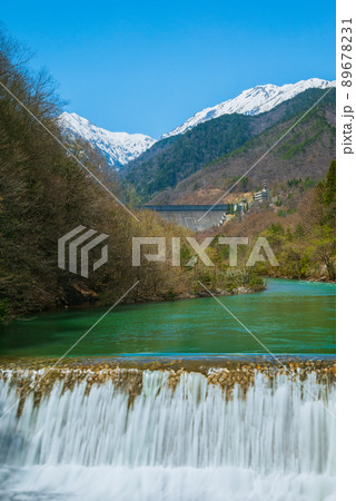 大町ダム下流域を前越橋より撮影【春の高瀬川】 89678231