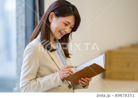 オフィスの女性 オフィスの女性 89678351