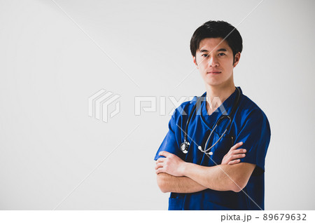 医療イメージ　聴診器　ドクター 89679632