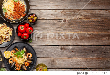 Various Italian pasta 89680617