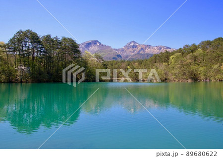 春の五色沼と磐梯山(福島県・北塩原村) 春の五色沼と磐梯山(福島県・北塩原村) 89680622