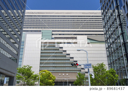 大阪駅前南交差点　JR大阪駅（2022年　初夏） 89681437