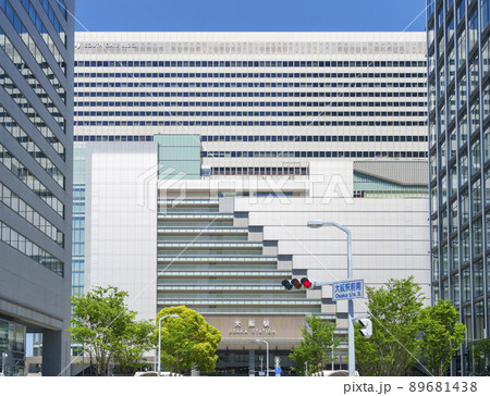 大阪駅前南交差点　JR大阪駅（2022年　初夏） 89681438